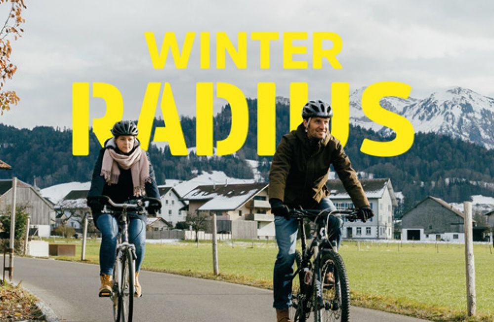 Eine Radlerin und ein Radler in Winterkleidung, darüber Schriftzug WinterRADIUS