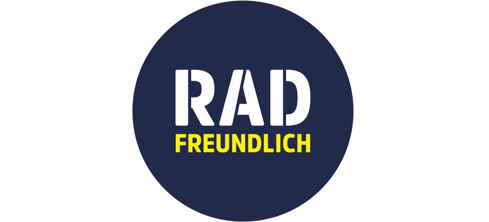 Radfreundlcih Logo auf blauem Grund